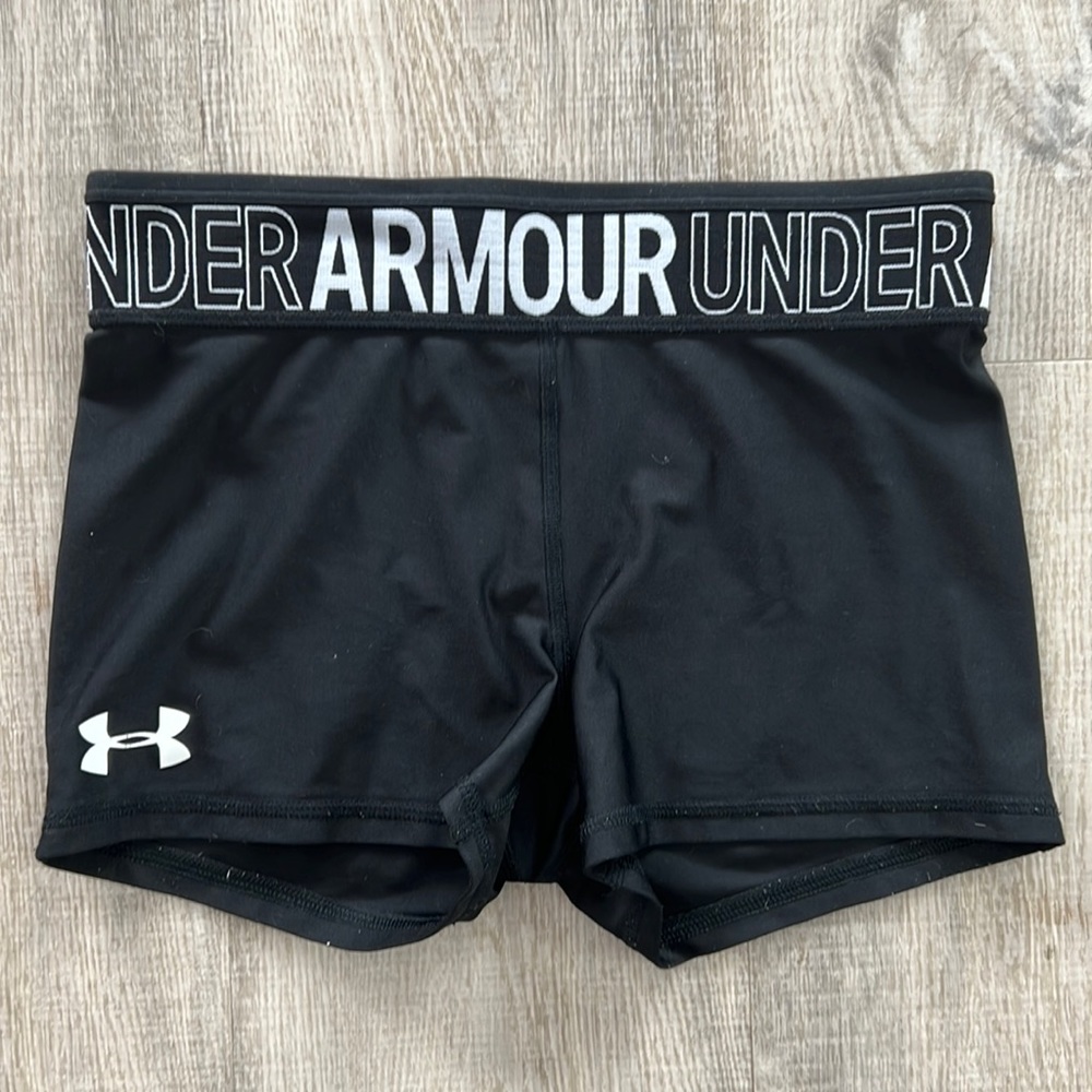 Under armour women small booty shorts